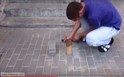 Səkinin altından səs eşidib daşları sökdü və...