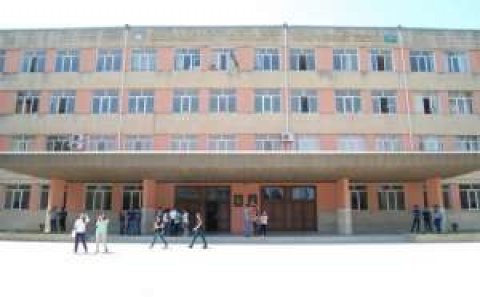 Universitetdə kütləvi dava: tələbələrdən biri bıçaqlandı