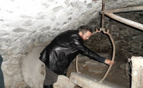 German Sterliqov Qarabağda su dəyirmanı aldı