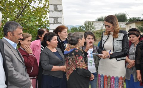 Millət vəkili Ermənistanla ön cəbhədə Ağdam kəndində seçicilərlə görüşüb