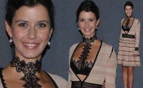 Beren Saat açılışa elə bir geyimdə gəldi ki...