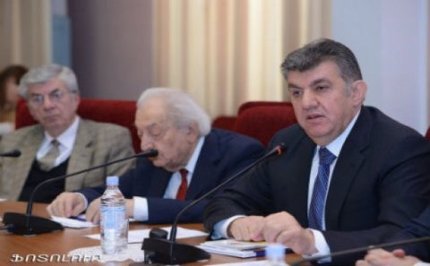 Rusiya Sərkisyanı devirir