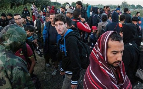 Macarıstan Xorvatiya və Serbiya ilə sərhədləri bağladı