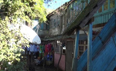 Azərbaycanda yaşayış binası uçdu - 16 ailə təxliyyə olundu