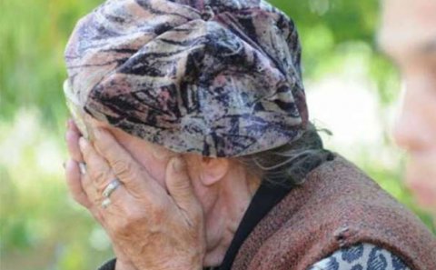 Bakıda gəlin 78 yaşlı qaynanasını yumruq-təpiklə döydü