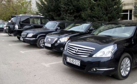 Bakıya bahalı avtomobillər məmurların sifarişi ilə gətirilir
