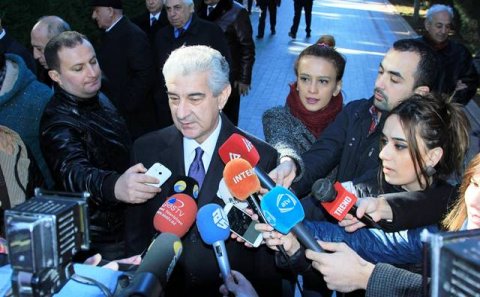 Əli Əhmədov tapılmayan dərmanlardan danışdı