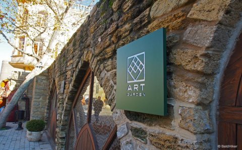 Ölkə matəmdə, “Art Garden” restoranı isə...