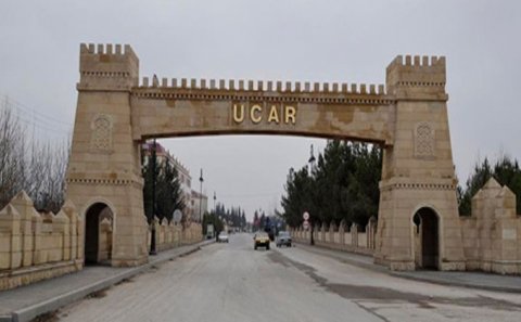İcra başçısı bağçalardan xərac yığır