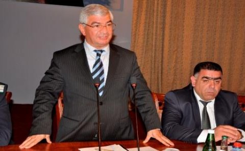 Başçı dövlətin pullarını belə taladı - Rəqəmlər