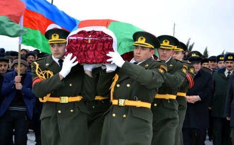 Qanuna hərbçilərin dəfni haqda dəyişiklik edildi