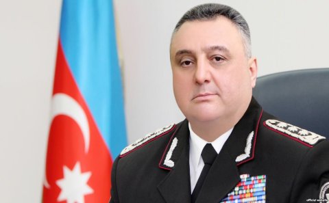 Eldar Mahmudov keçmiş naziri oyuncaq tapança ilə tutdurub