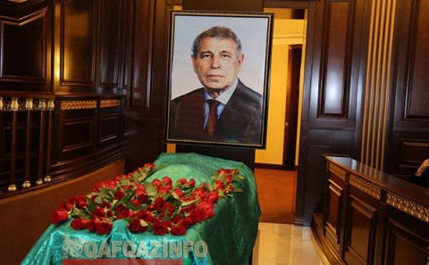 Prezident əmisinin ölümü ilə bağlı nekroloq imzaladı