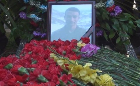 İki bacının bir qardaşı olan ŞƏHİDİMİZ-FOTOLAR