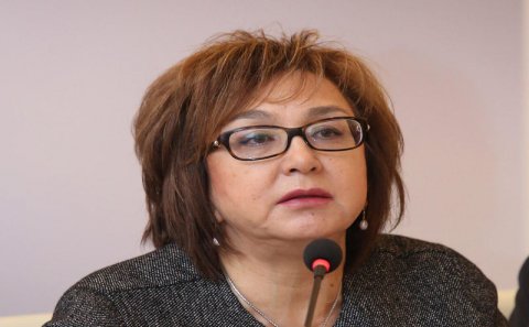 Məleykə Abbaszadə məktəb direktorlarını ittiham etdi: 