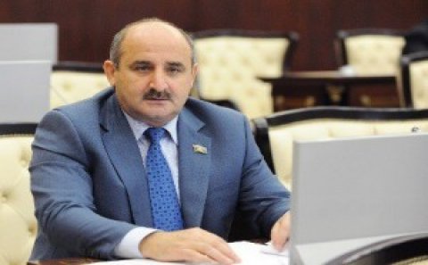 Deputat Ziya Məmmədovun nazirliyini ittiham etdi- Dilənçilər