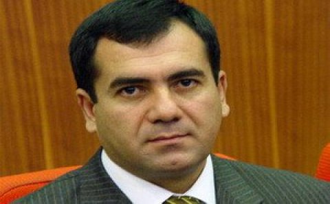 “Rüşvət verib məmuru yoldan çıxarırlar” -Deputat