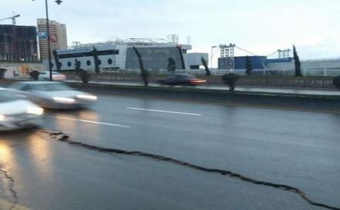 Bakıda Beynəlxalq Avtovağzal kompleksində yol çökdü-- Video