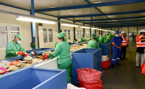 Zibillikdən tapılan 90 kilo pul Mərkəzi Banka verildi-Bakıda