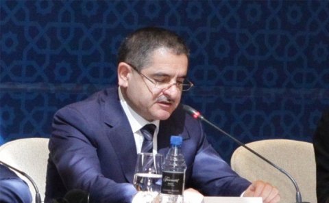 Prezidentin köməkçisi: “Sahibləri banklarına mağaza kimi baxır”