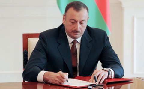 Prezident rəis və müavinə general rütbəsi verdi