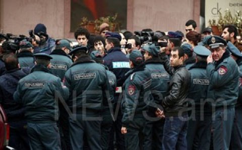 Sabiq prezidentin evinə QUMBARA ATILDI 