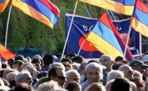 Ermənistanda yürüşlər başlayır: “Rusiya Qarabağdan əlini çək” 
