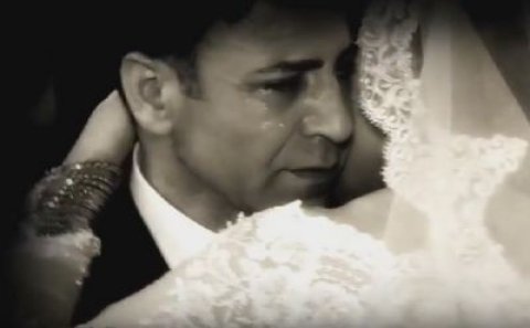 Toyunda atası ilə duyğusal rəqs edən qızın bu videosu REKORD QIRIR