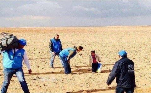 Bütün dünyanı AĞLADAN FOTO-Səhrada tapılan uşaq