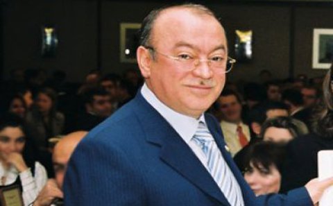 Nazir döyüşdə ayaqlarını itirən əsgərə ev verdi - İşə götürdü