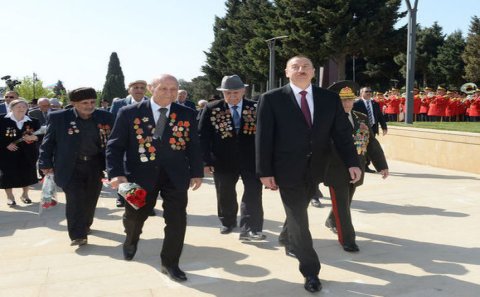İlham Əliyev Qələbə bayramı münasibətilə veteranlarla görüşdü