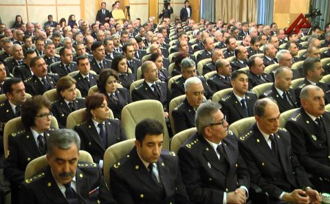 Dövlət Gömrük Komitəsi əməkdaşlarının maaşları artırıldı