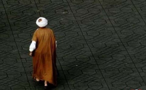 ŞOK:Axundu çılpaq şəkilləri ilə şantaj edən qadın -Dostunun arvadı imiş