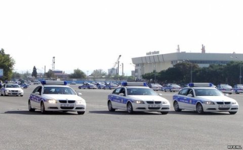 Tanınmış fəal od püskürdü - Yol polisini məhkəməyə verir