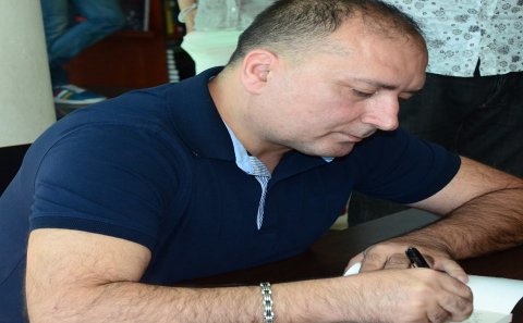 Rusiyada yazıçımızın əsərinə qadağa qoyuldu-«Yaş əsgər çəkmələri»