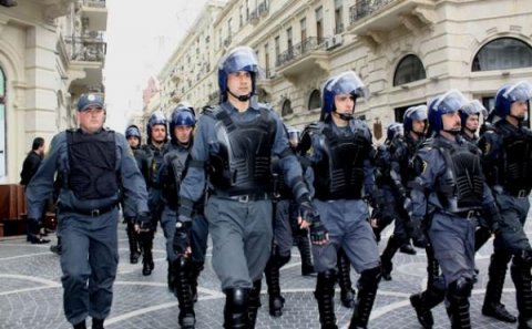 Bakıdakı Rusiya səfirliyini silahlı polislər əhatəyə aldı