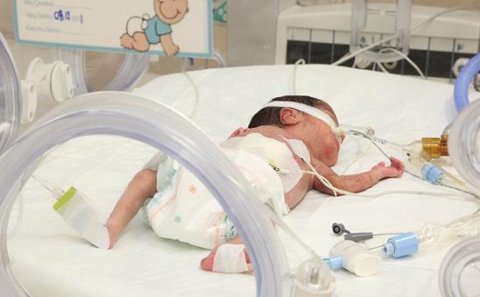 Sağ qalan körpə Bakıya gətirilir