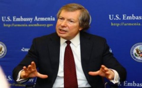Amerikalı həmsədr aprel döyüşlərindəki 