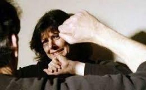 Oğul 88 yaşlı anasını döydü - Göyçayda