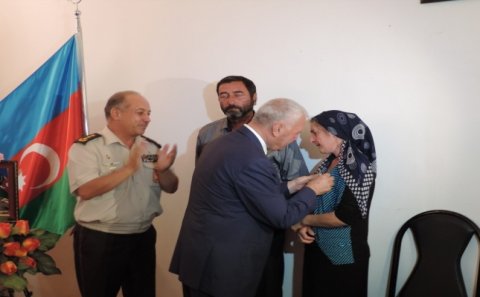 Şəhidin medalı ailəsinə təqdim edildi - Fotolar