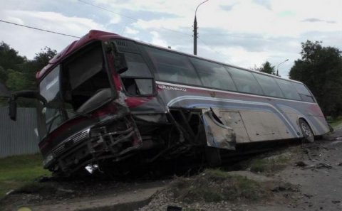 Avtobus yük maşını ilə toqquşdu: 7 ölü