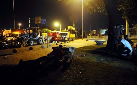 İstanbul Böyükşəhər Bələdiyyəsində polislə hərbçilər arasında qarşıdurma yaranıb