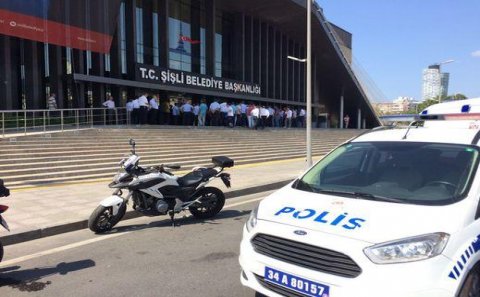 İstanbulda silahlı toqquşma-Sədrin köməkçi yaralandı