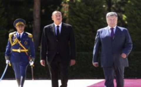 Poroşenko “Əliyev modeli”ni seçir
