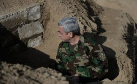 Paruyr Ayrikyan: “Sarkisyan istefaya gedir”