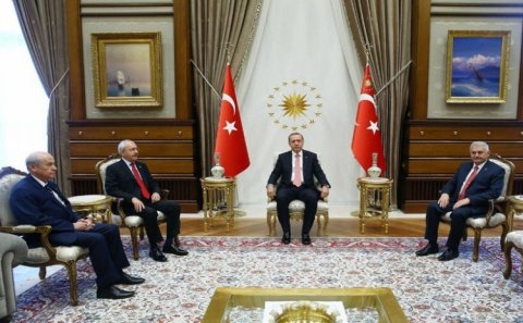 Ərdoğanın müxalifət liderləri ilə 2 saat 40 dəqiqəlik görüşü