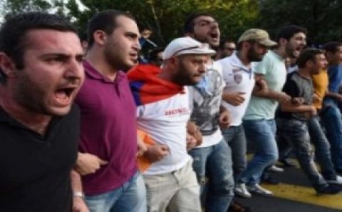 Etirazçılar Sarkisyana səhər saat 9:00-a qədər vaxt verdilər