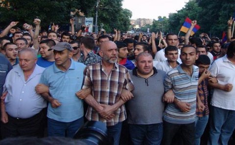 İrəvandakı atışmada yaralananların sayı artır