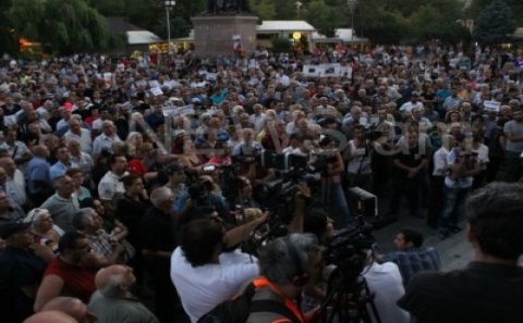 İrəvanda silahlı qrupa dəstək aksiyası keçirilir 