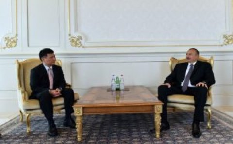İlham Əliyev Çinin Azərbaycanda yeni təyin olunmuş səfirini qəbul edib